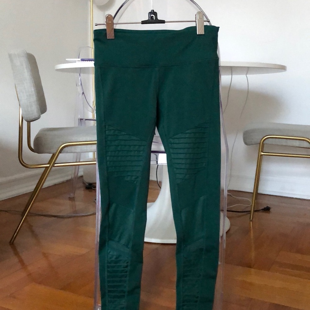 Alo Yoga Moto Legging! Perfect condition!!